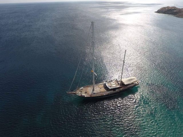 The Eclectic Combo Cruise to Rhenia & Private Guided Tour of Delos